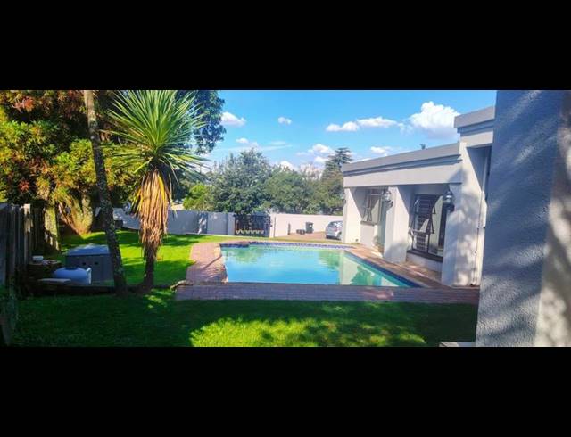 6 BEDROOM HOUSE FOR SALE IN NOORDHEUWEL